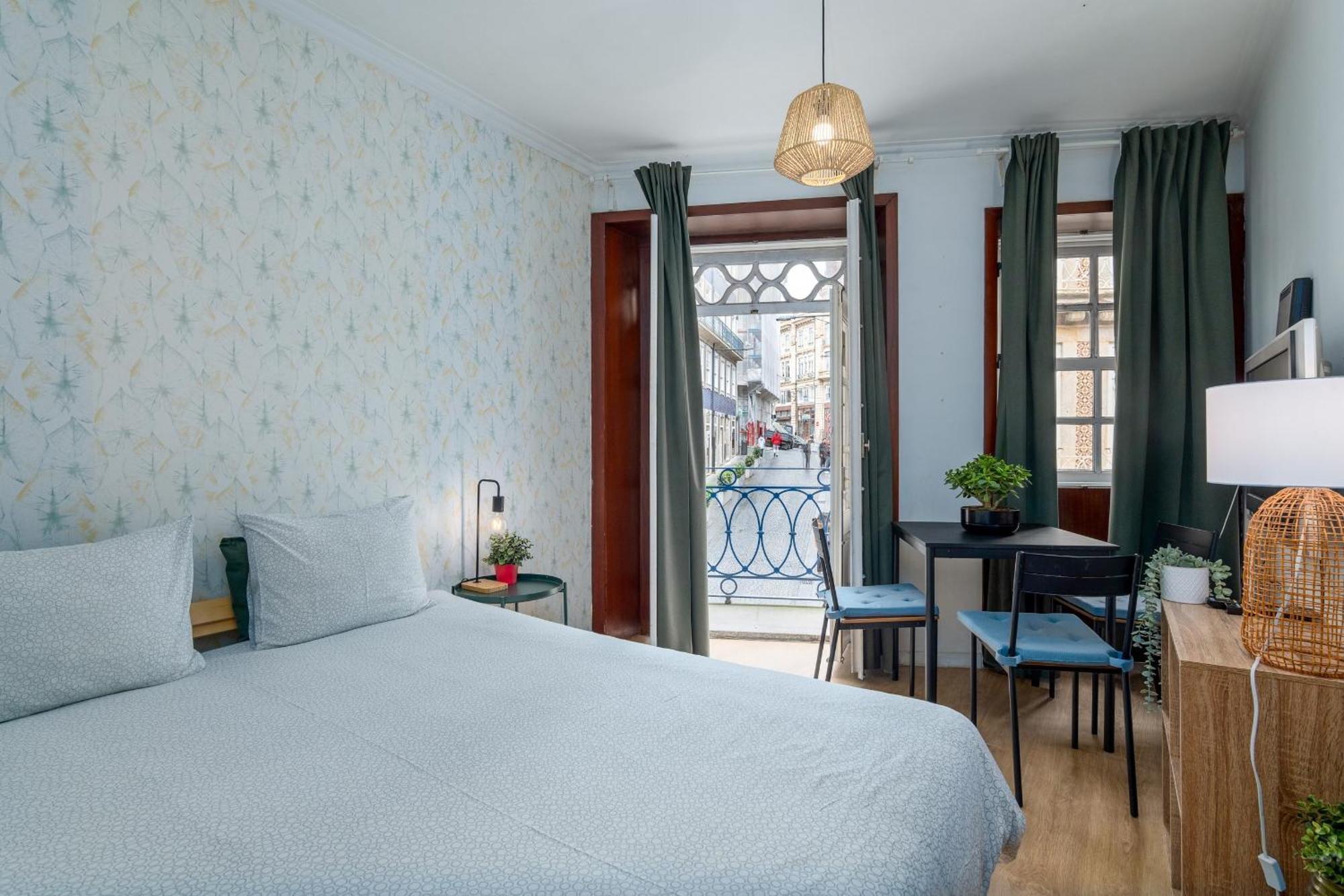 Renovated Feb25 Clerigos Cozy Balcony With Self Check In Leilighet Porto Eksteriør bilde