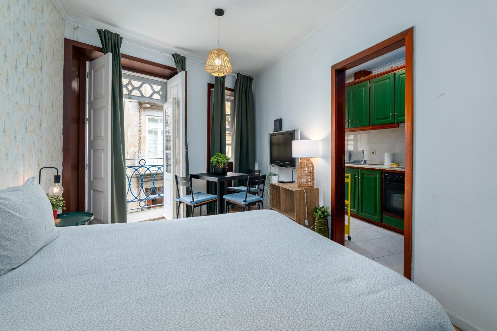 Renovated Feb25 Clerigos Cozy Balcony With Self Check In Leilighet Porto Eksteriør bilde