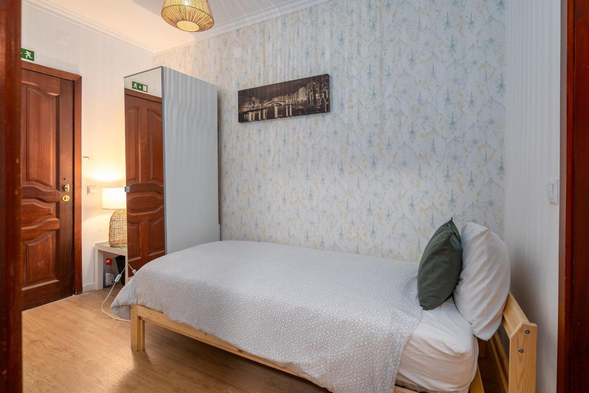 Renovated Feb25 Clerigos Cozy Balcony With Self Check In Leilighet Porto Eksteriør bilde