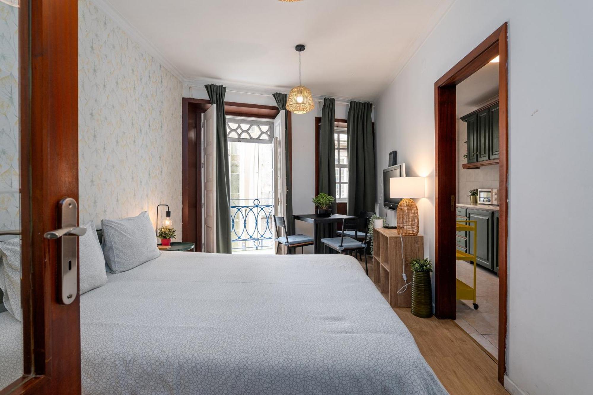 Renovated Feb25 Clerigos Cozy Balcony With Self Check In Leilighet Porto Eksteriør bilde