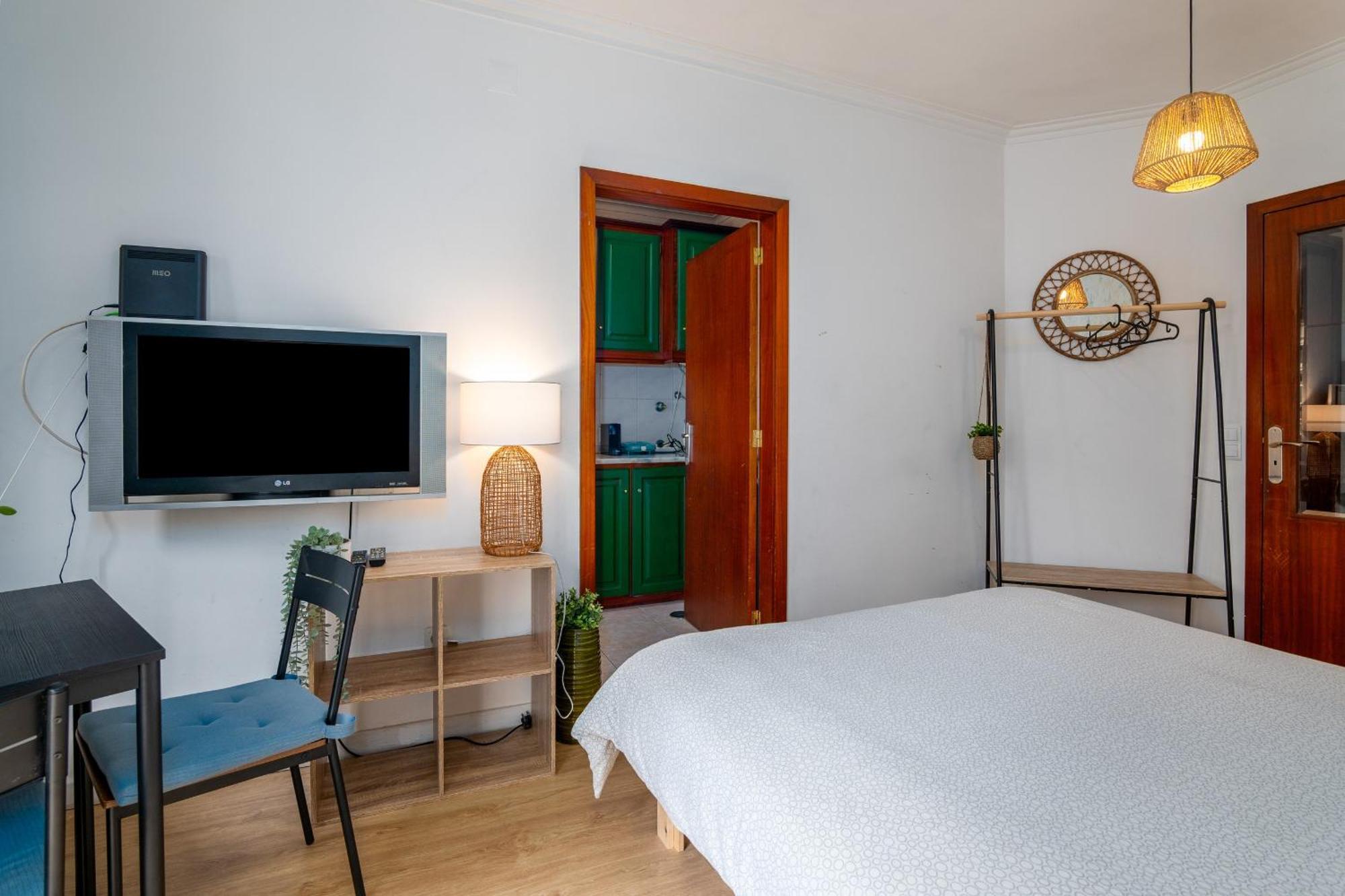Renovated Feb25 Clerigos Cozy Balcony With Self Check In Leilighet Porto Eksteriør bilde