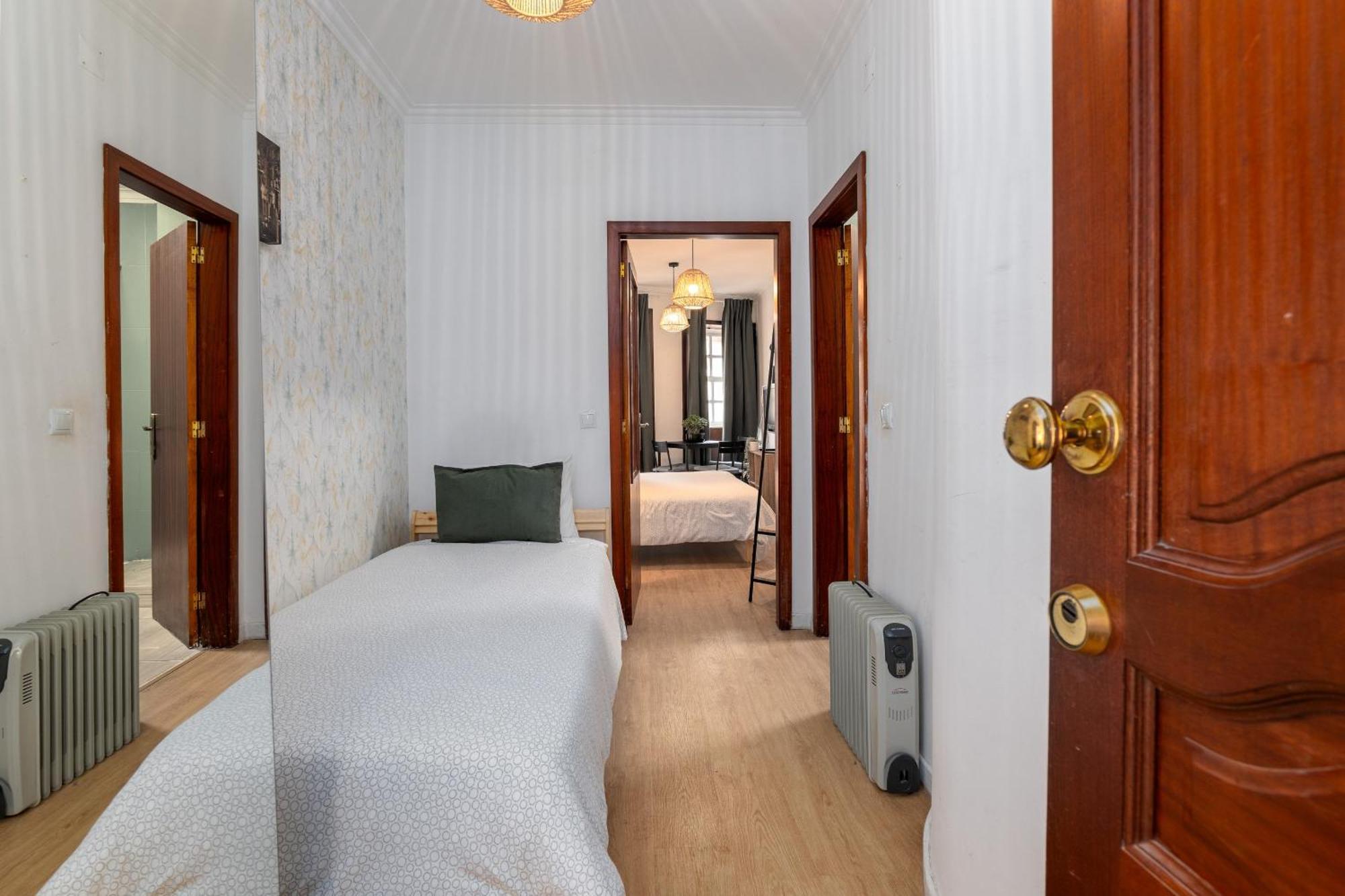 Renovated Feb25 Clerigos Cozy Balcony With Self Check In Leilighet Porto Eksteriør bilde