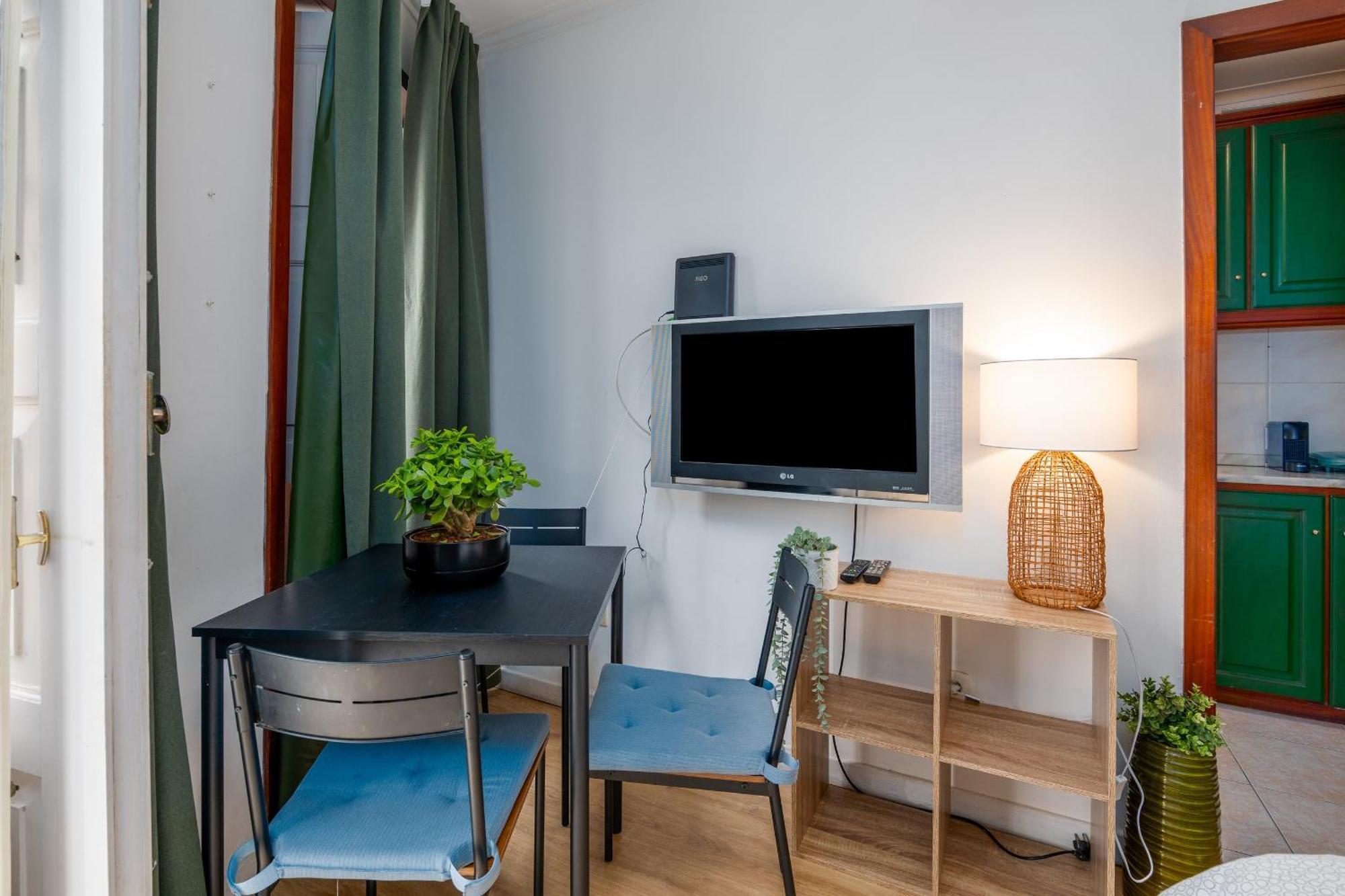 Renovated Feb25 Clerigos Cozy Balcony With Self Check In Leilighet Porto Eksteriør bilde