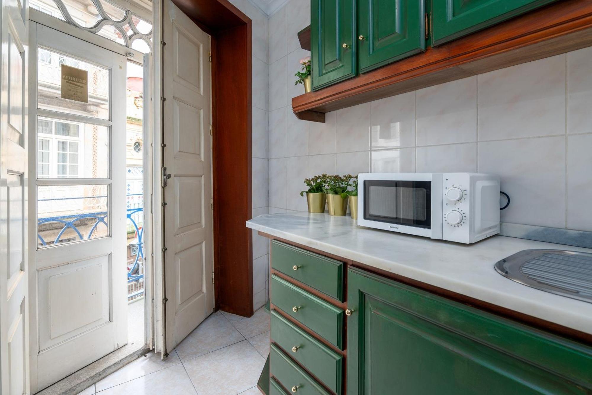 Renovated Feb25 Clerigos Cozy Balcony With Self Check In Leilighet Porto Eksteriør bilde